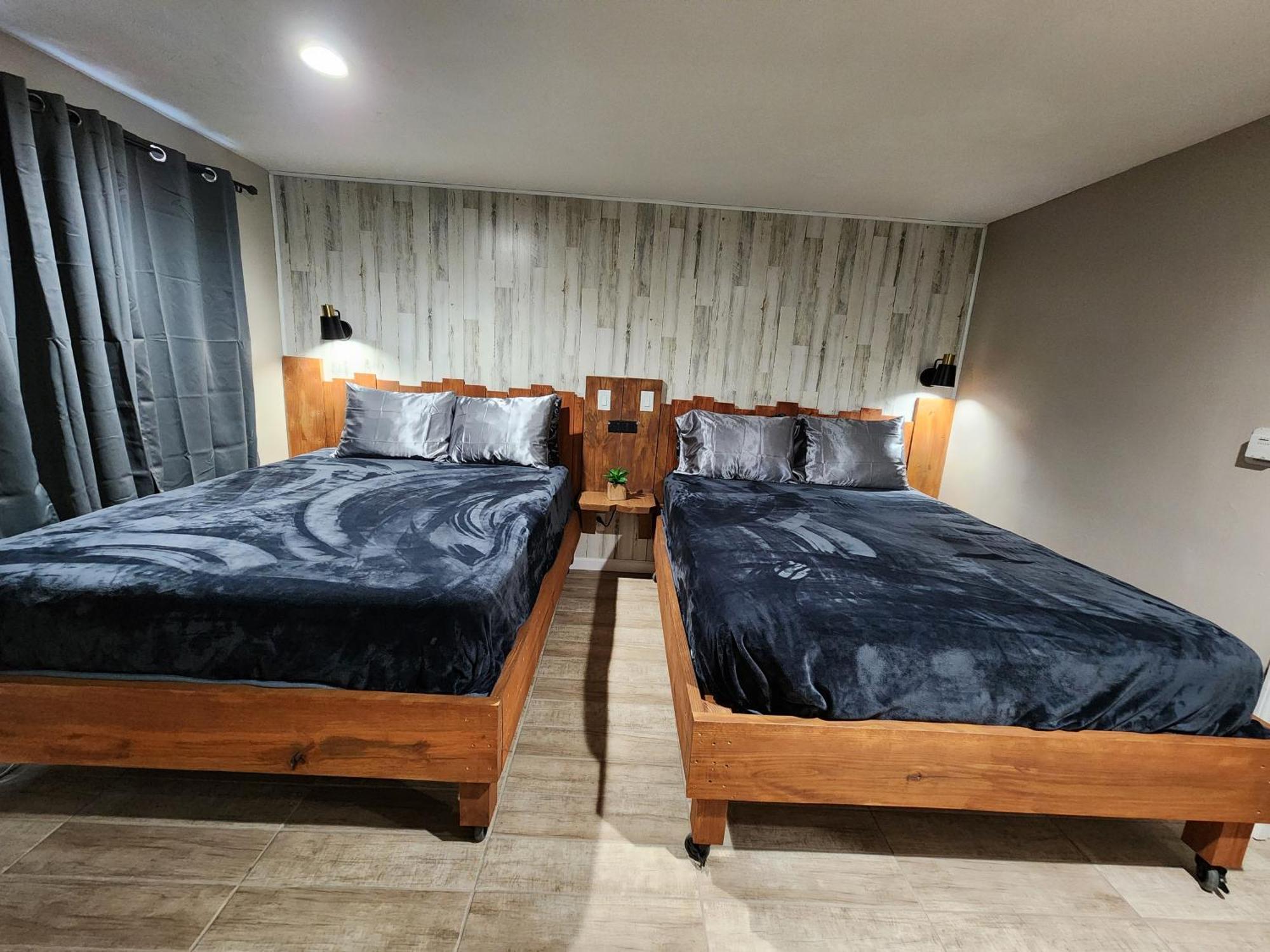 River Inn By Niagara Falls Room photo
